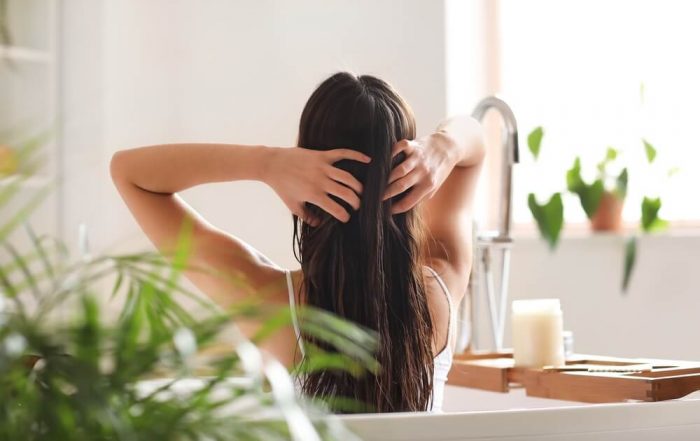 woman hands in hair