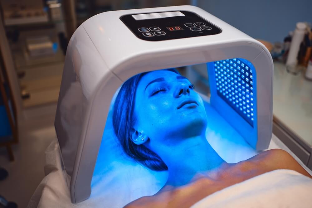 woman red light therapy